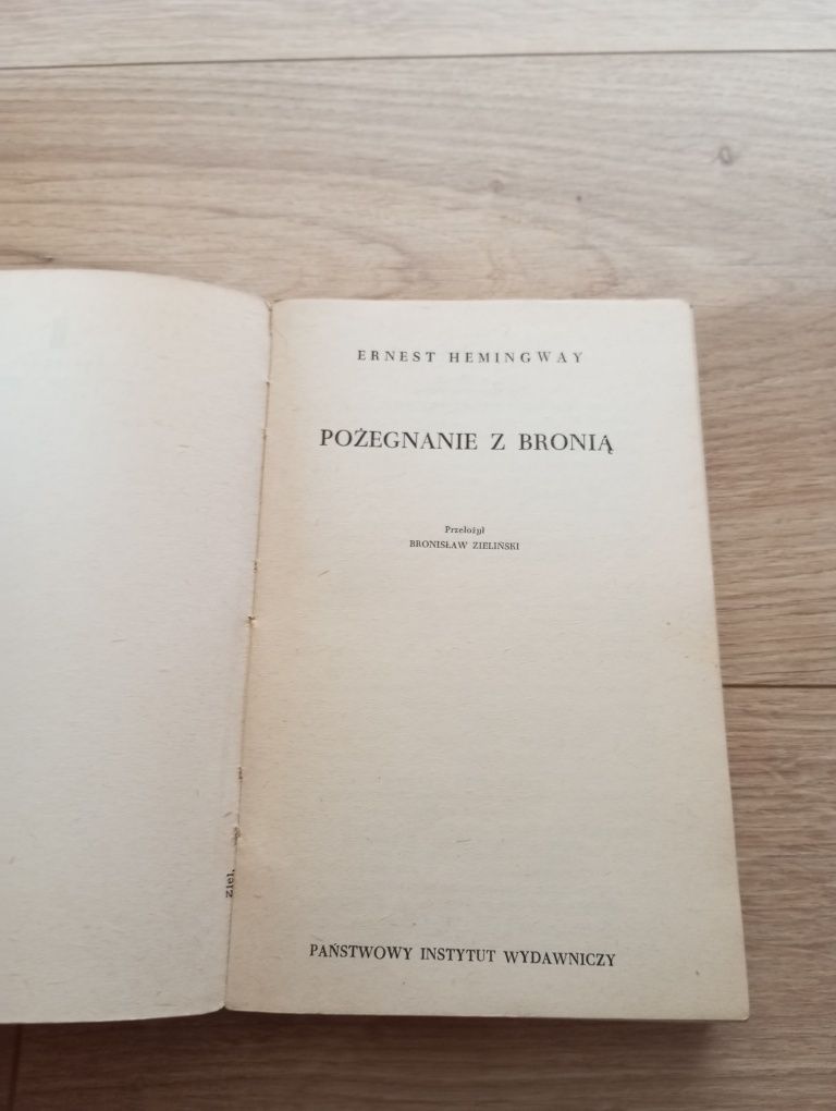 Pożegnanie z bronią Hemingway