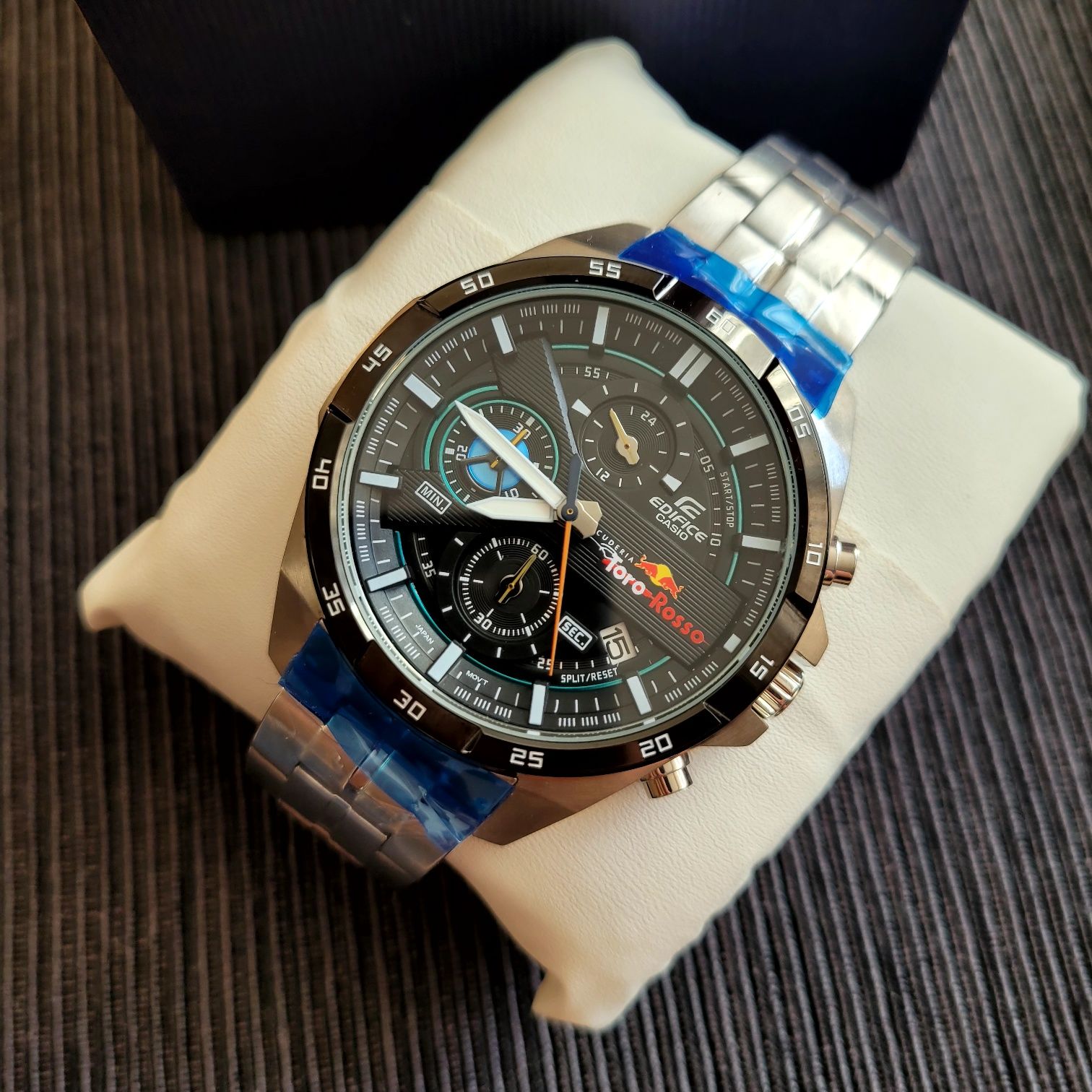 Zegarek męski na bransolecie Casio Edifice Red Bull F1.