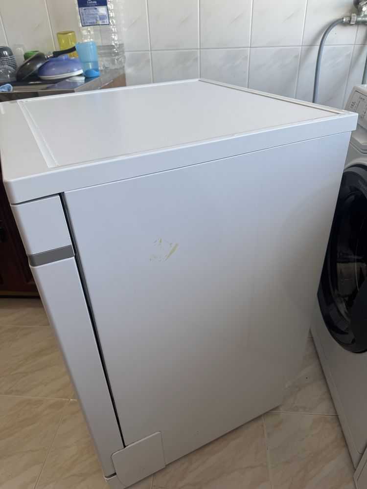 Maquina de louça super conservada.