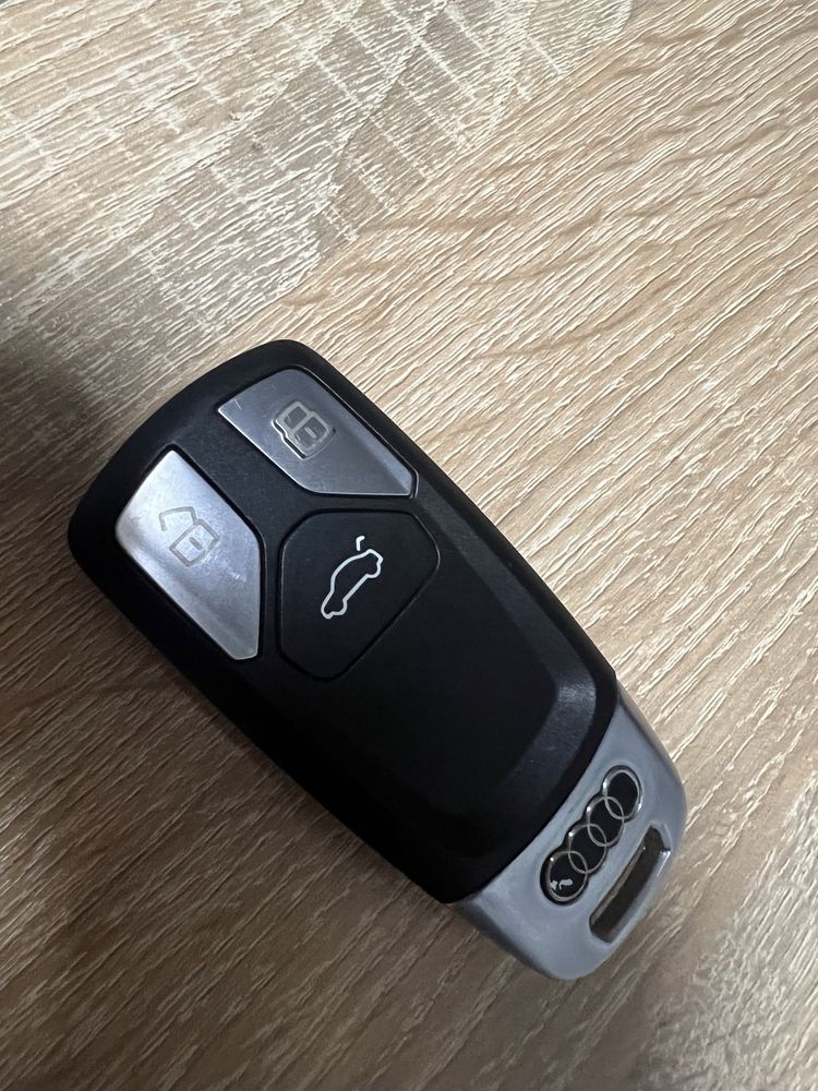 Ключ Audi Q7 4M 2016 год Официал