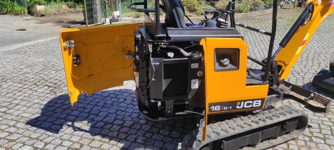 Mini Giratória JCB 16c-1 com Baldes