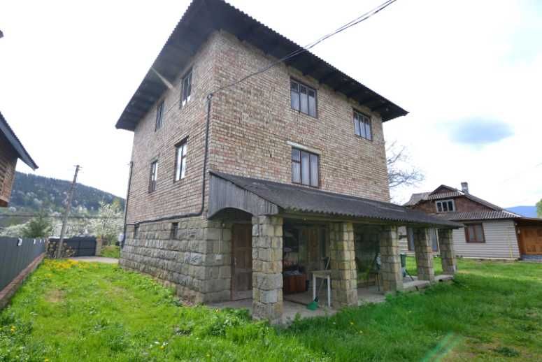 Продам будинок з гостьовим котеджем у місті Яремче Ву.Назарія Яремчука