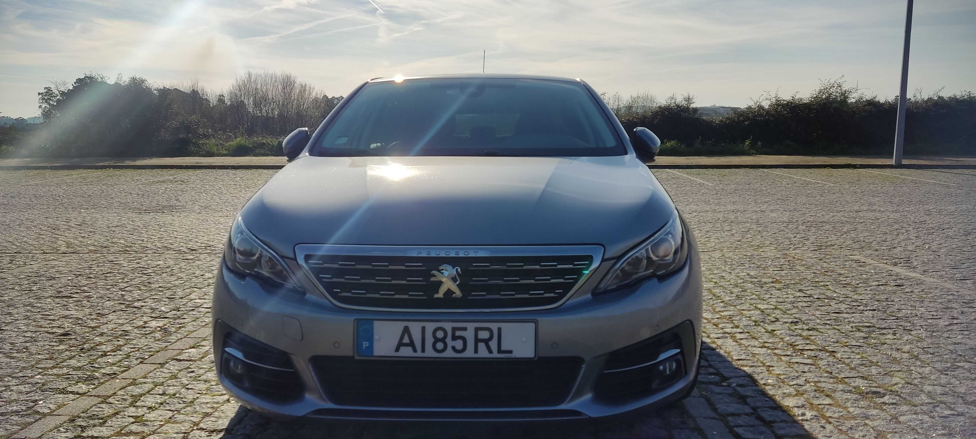 Peugeot 308 HDI ALLURE de 2018 em muito bom estado.