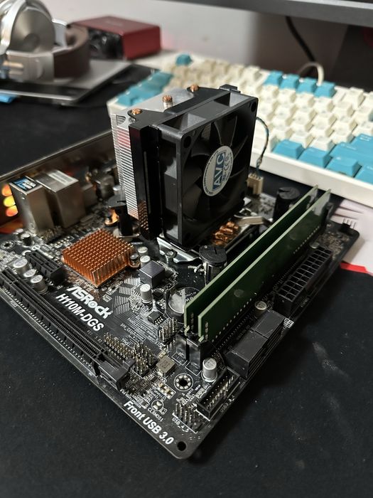 Продаєтся комплект (e3 1220v6- і5 7500 Материнка h110 озу 16гб)