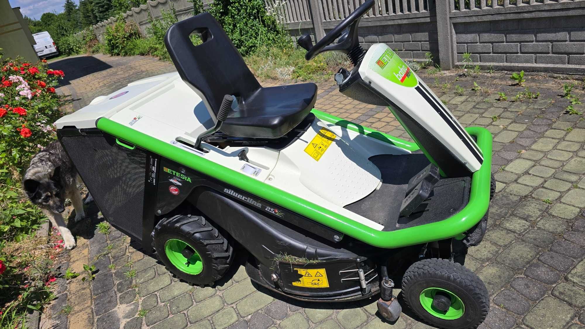 Traktor Etesia Bahia MBHE2 boki w karbonie