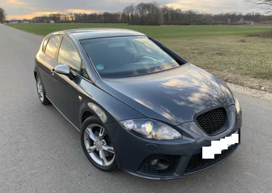 Двері праві передні/задні Seat Leon II 2005-05 LS7Z
