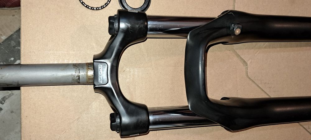 Amortyzator Suntour NVX pod koło 29 cali, używany