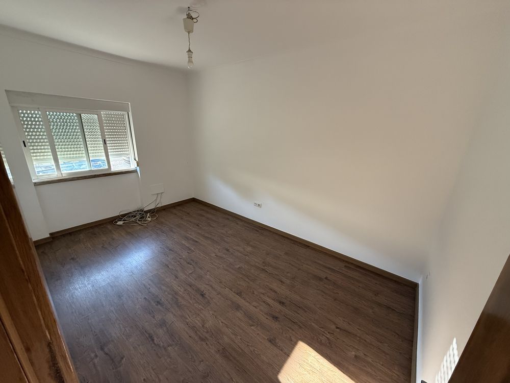 Apartamento t2 com quintal no centro de corroios