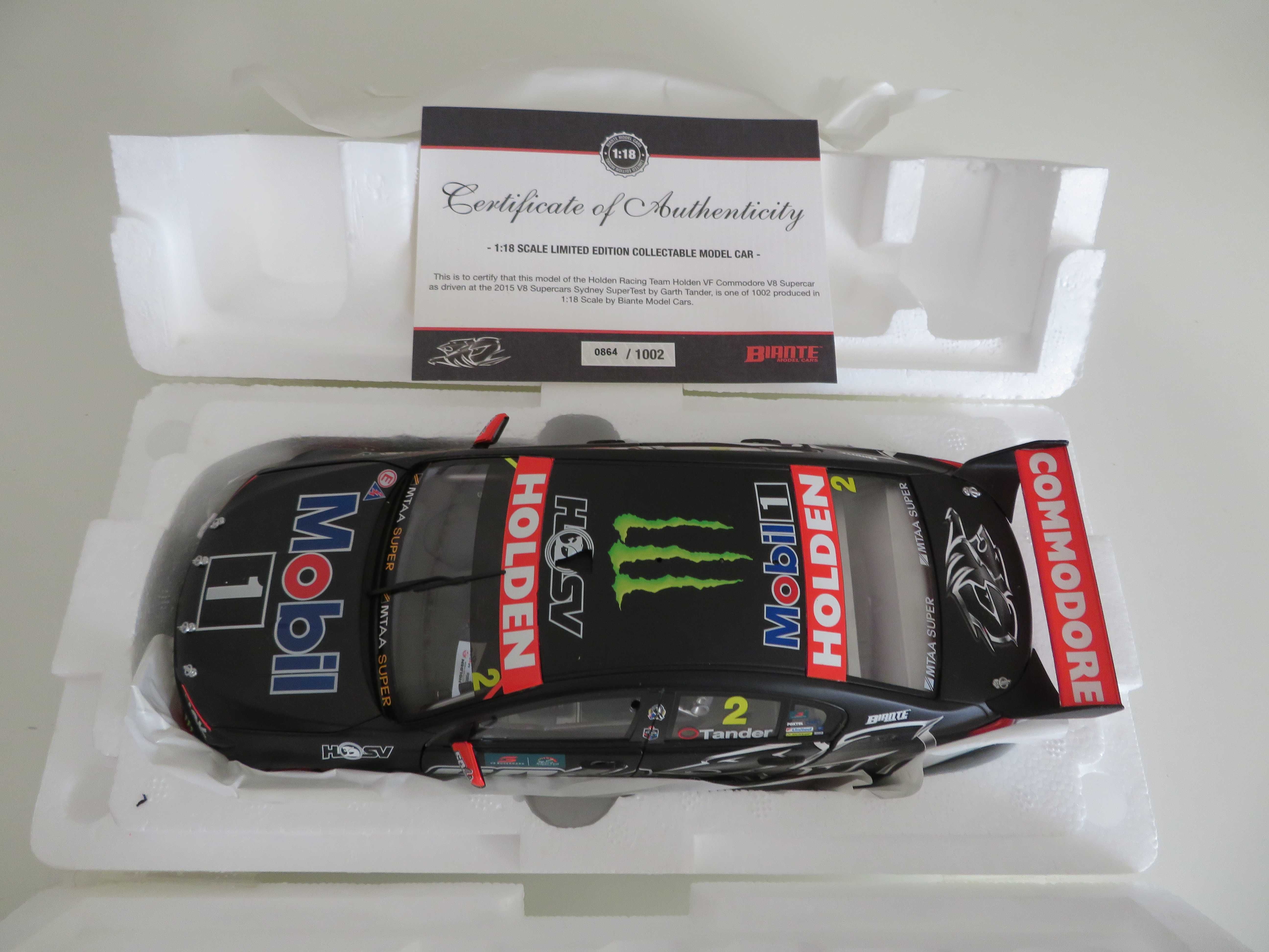 1/18 Holden VF Commodore - Sydney Teste Day - Garth Tander