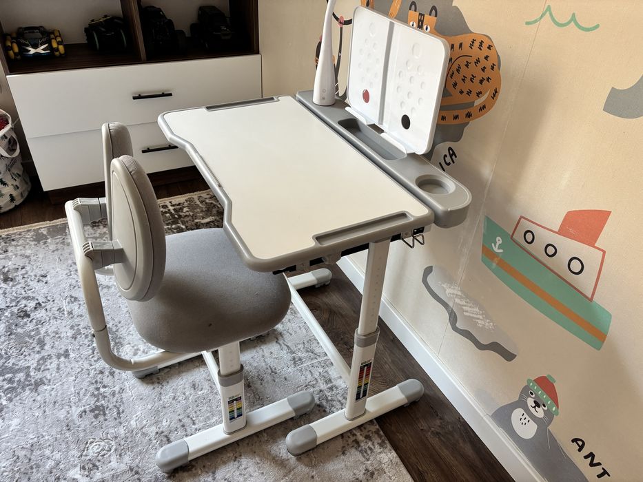 Комплект дитяча парта зі стільцем ErgoKids