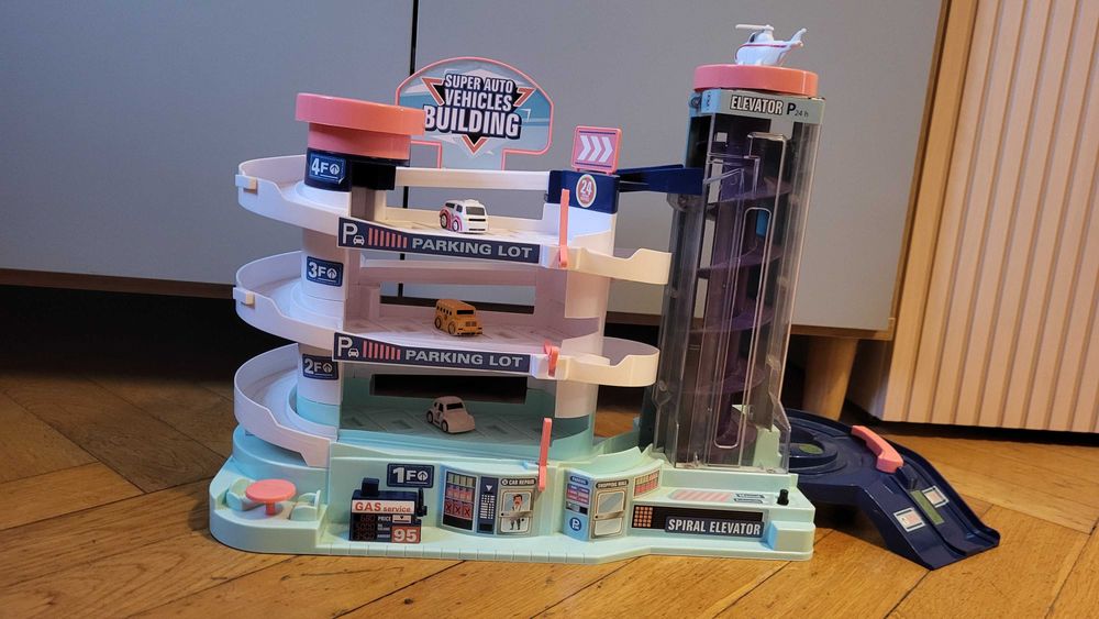 Parking garaż elektryczna winda samochodziki autka