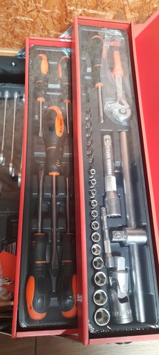 Mala de ferramentas em metal com 85 pecas novo e selado