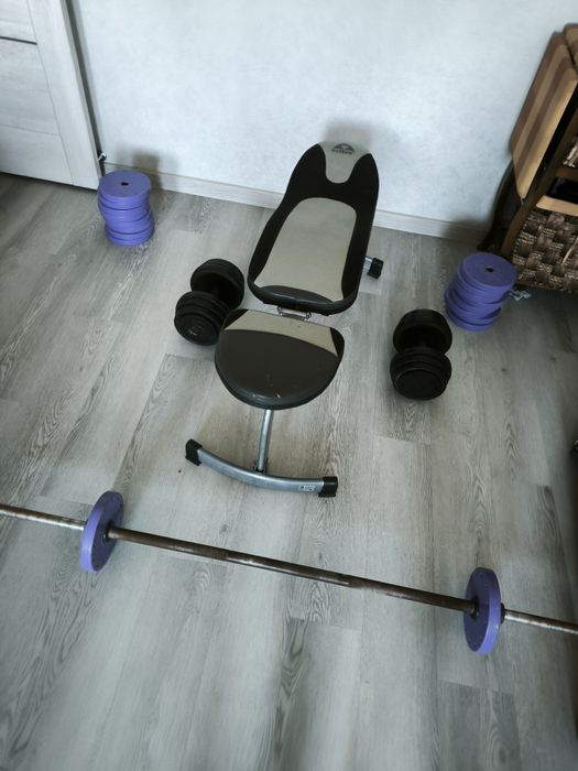 Продам комплект для домашніх тренувань (гантелі, штанга, диски, лежак)