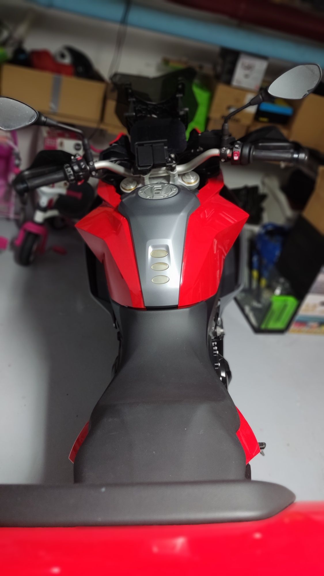BMW F 900 XR (Como nova)