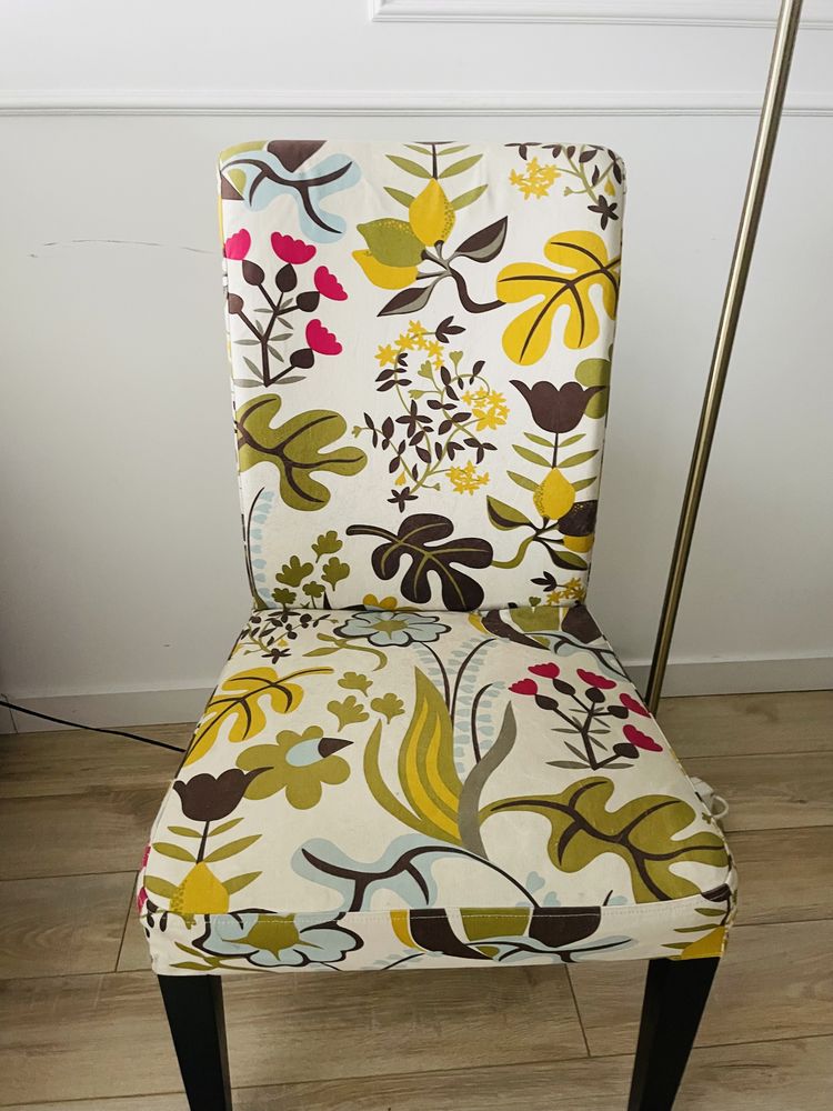 Ikea Bergmund krzesło tapicerowane w kwiaty z wymiennym pokrowcem