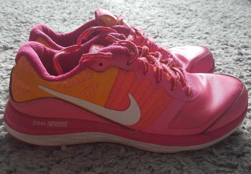 фирменные,яркие,легкие кроссовки для бега nike dual fusion