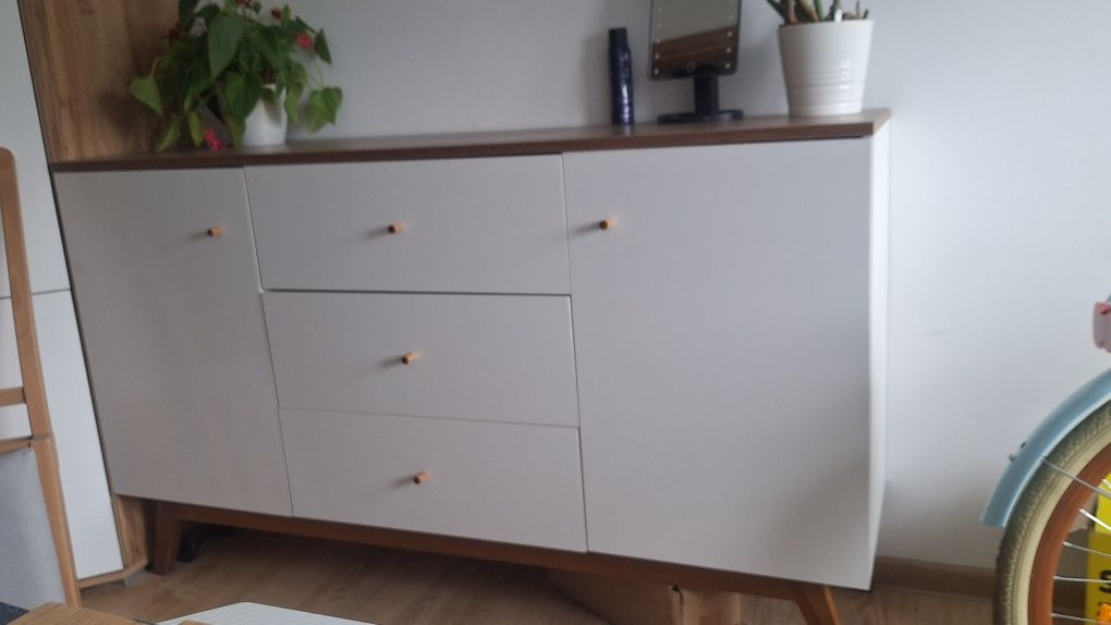 Szafa +KOMODA.+ Sofa