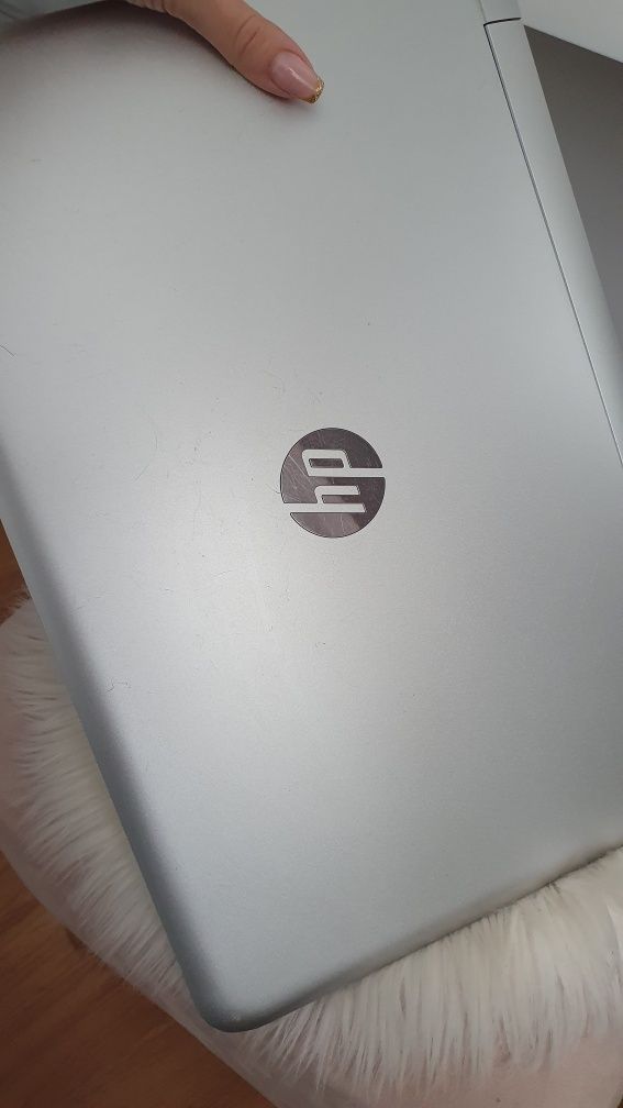 Laptop HP 8GB RAM- 1TB