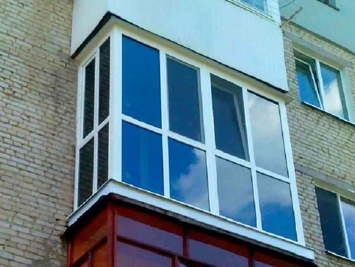 Металопластиковые окна и двери коричневые/белые. Балконы. Перегородки