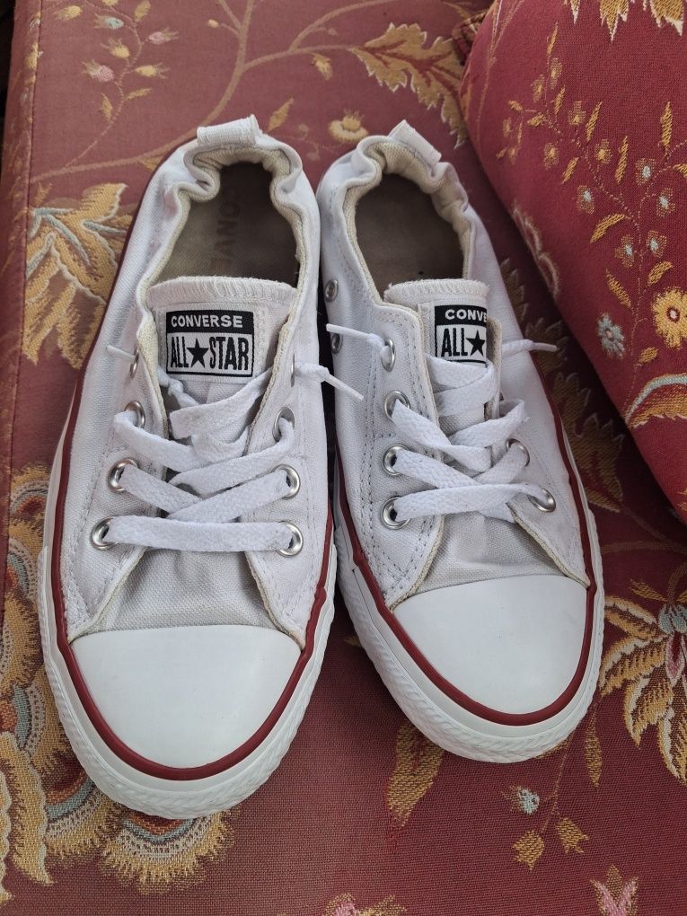 Białe trampki converse