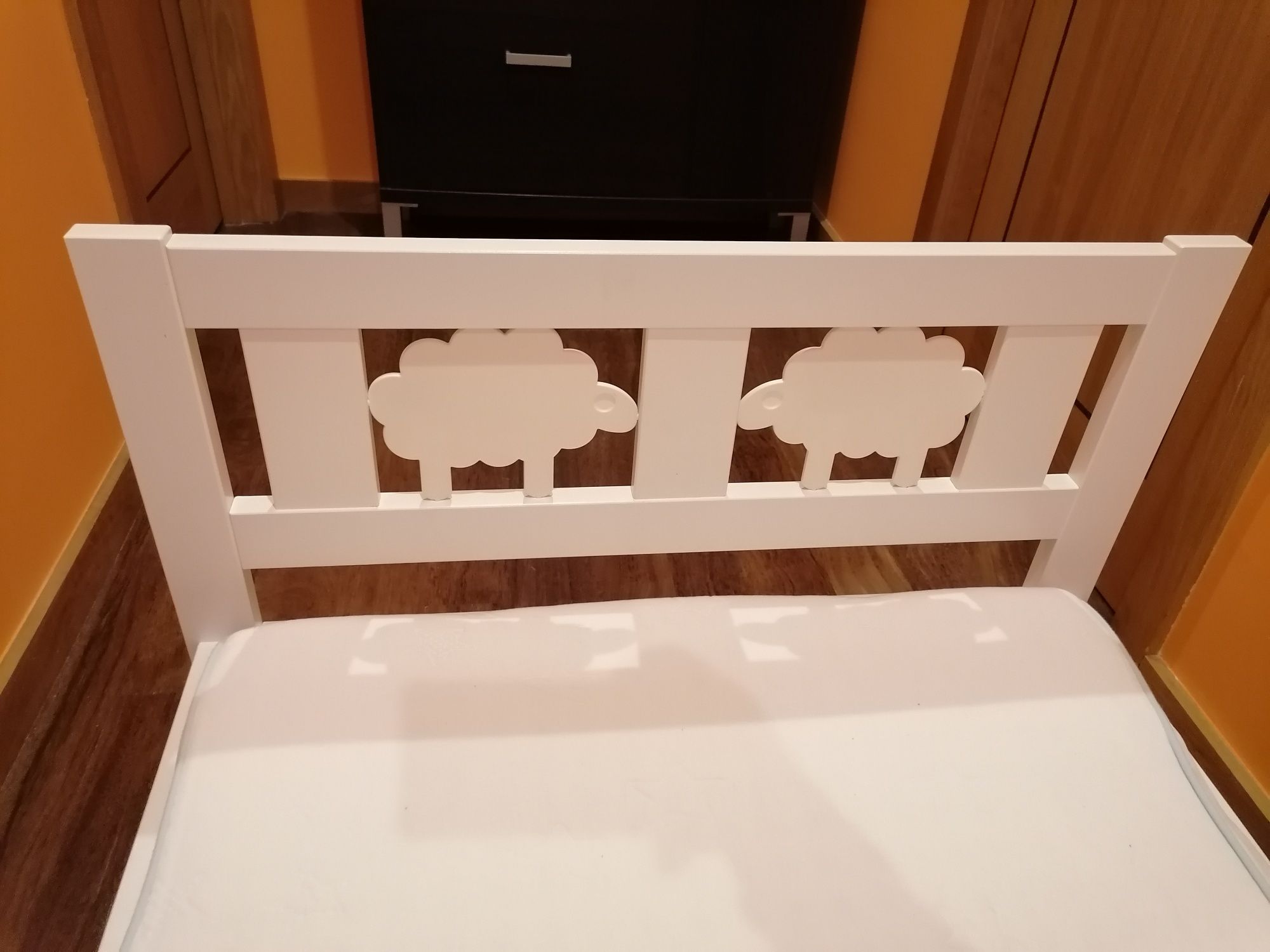 Cama de criança com colchão