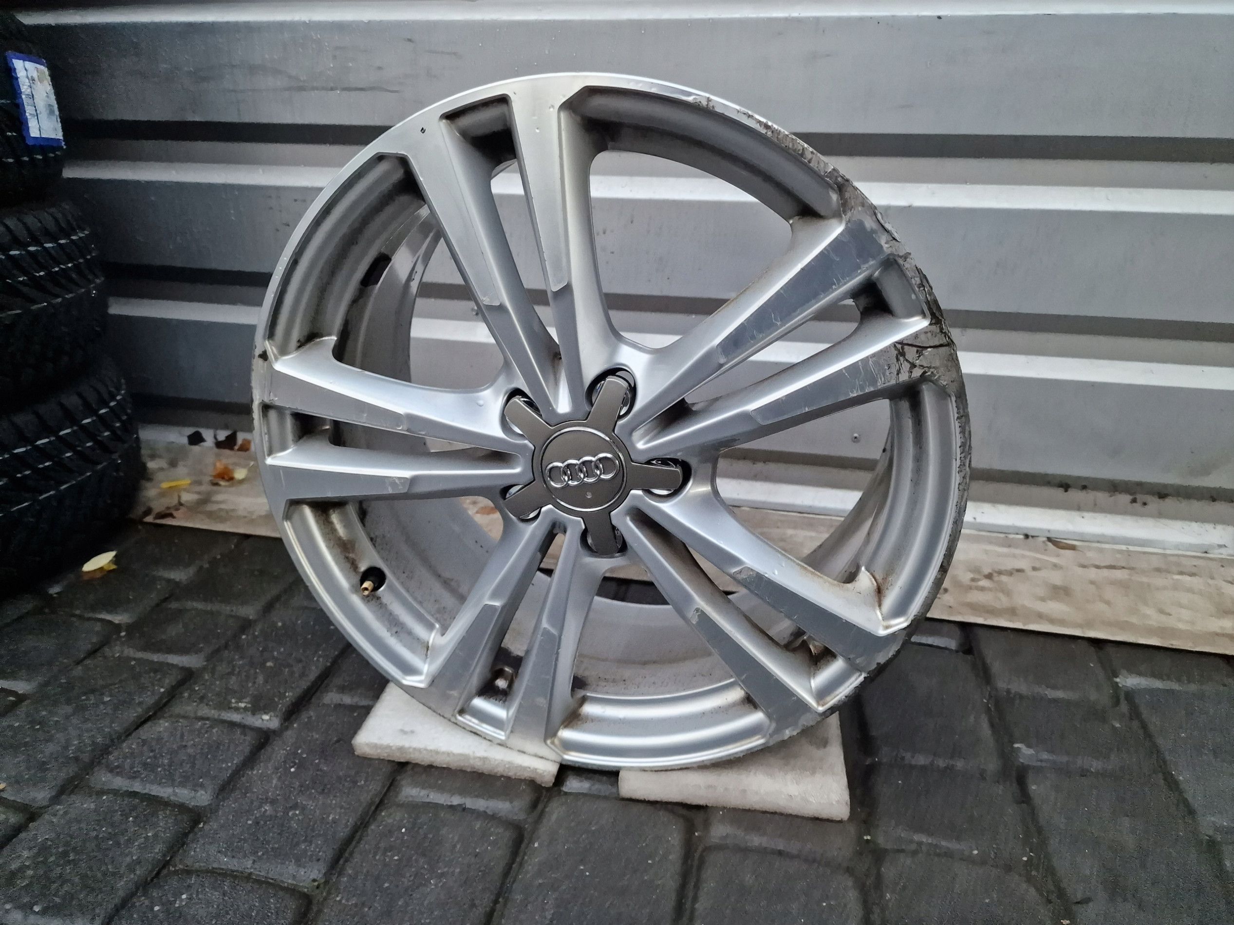ORYGINALNA Felga Audi OE 18" 7,5" ET 51 5x112 8V0.601.025/BL A3 8V