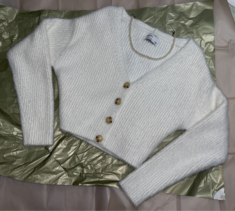 Теплий светр, кардиган Bershka.