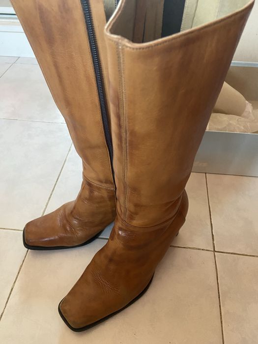 Botas castanhas de cano alto