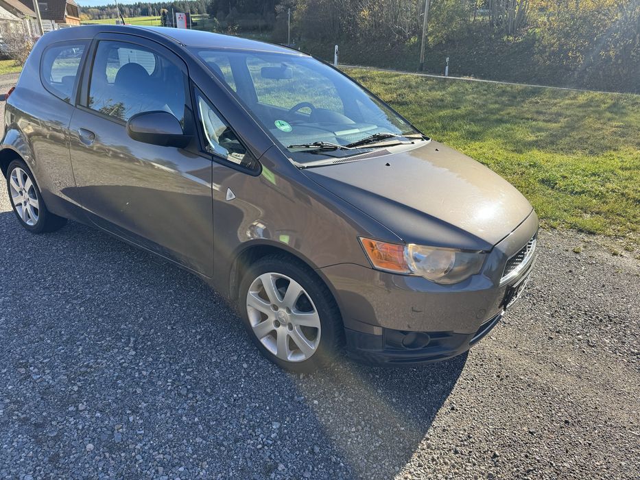 Mitsubishi colt 1.1 benz  2011 rok klima