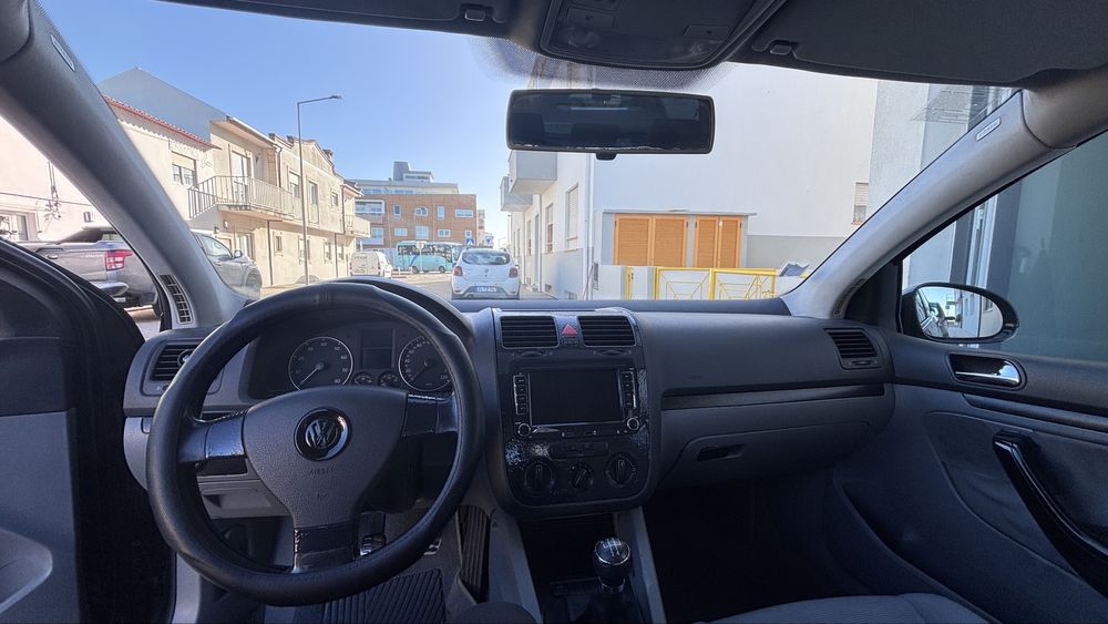 Vendo golf 5 segundo dono.