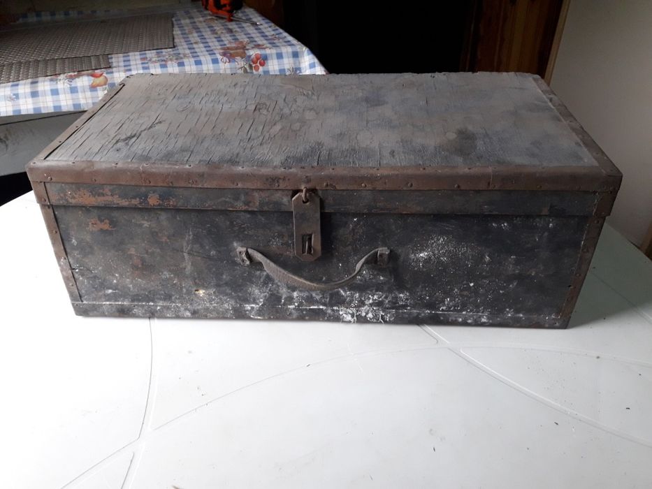 Stara skrzynka skrzynia wojskowa