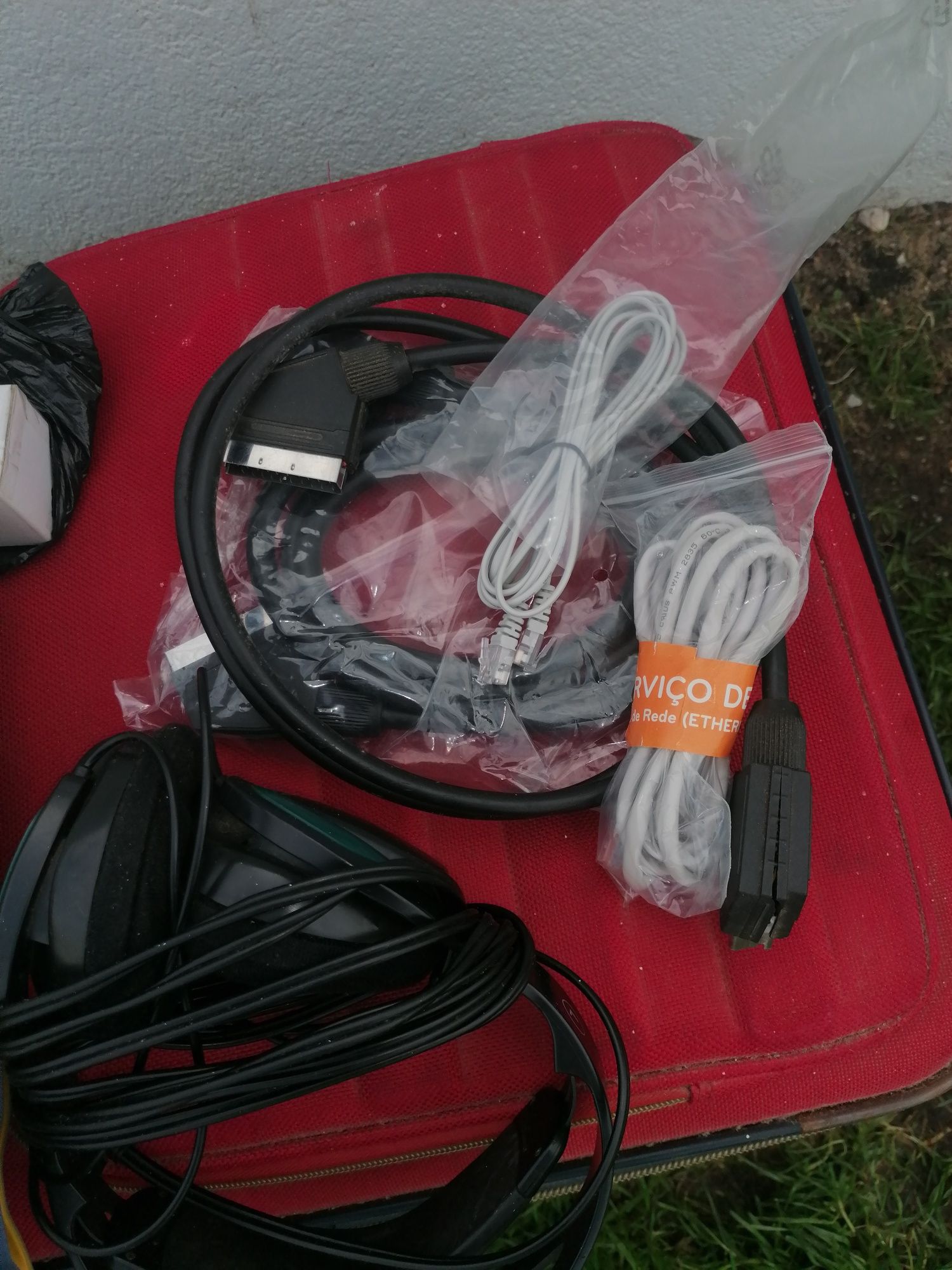 Vendo aparelho de DVD 2 inúmeros cabos de internet e 21 pinos