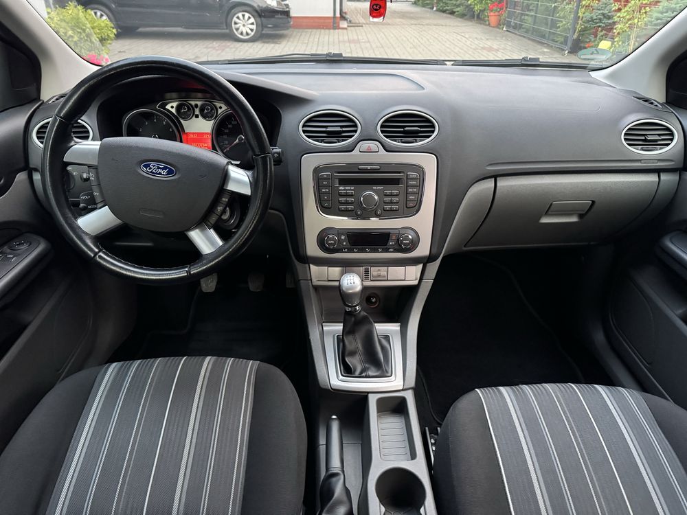 Ford Focus 1.6 101 KM sprowadzony 2009 zarejestrowany klimatronic TUV