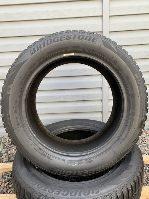 Пара зимових шин Bridgestone 205/55 R16 Blizzak LM001