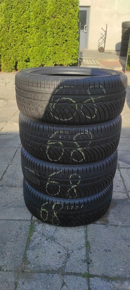 68 Opony Zimowe MICHELIN 235/50/17 Bardzo Ładne