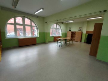 Całość lub część: sale, kuchnia, toalety. Zabrze Centrum.