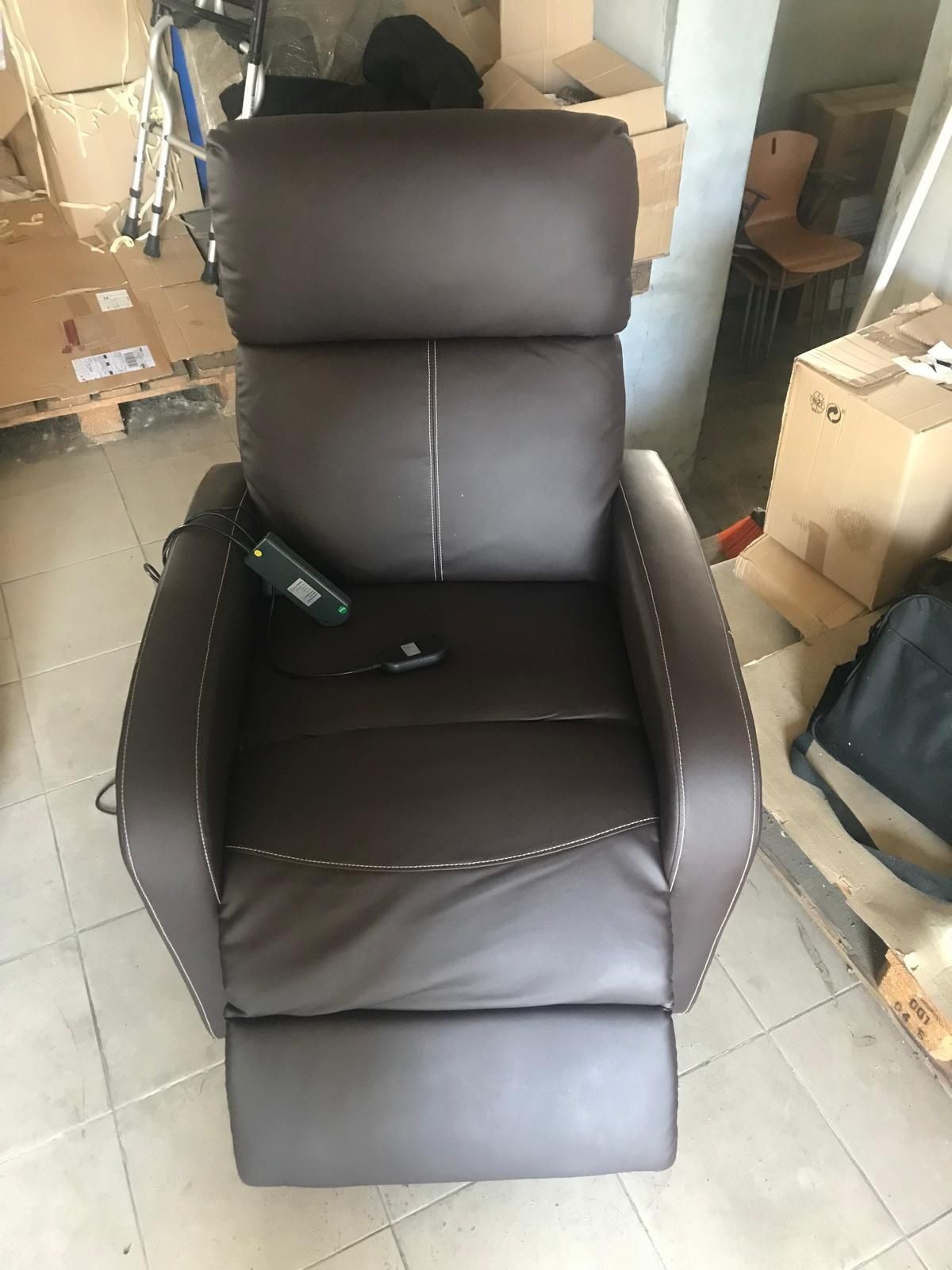 Poltrona elétrica com comando + poltrona manual – Conforto garantido!