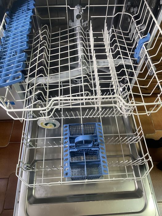 Maquina de Lavar Loiça Indesit e Microondas