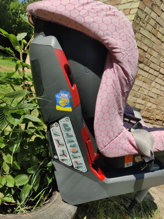 Автокрісло в гарному стані, нічого не зламано все працює. Britax Romer