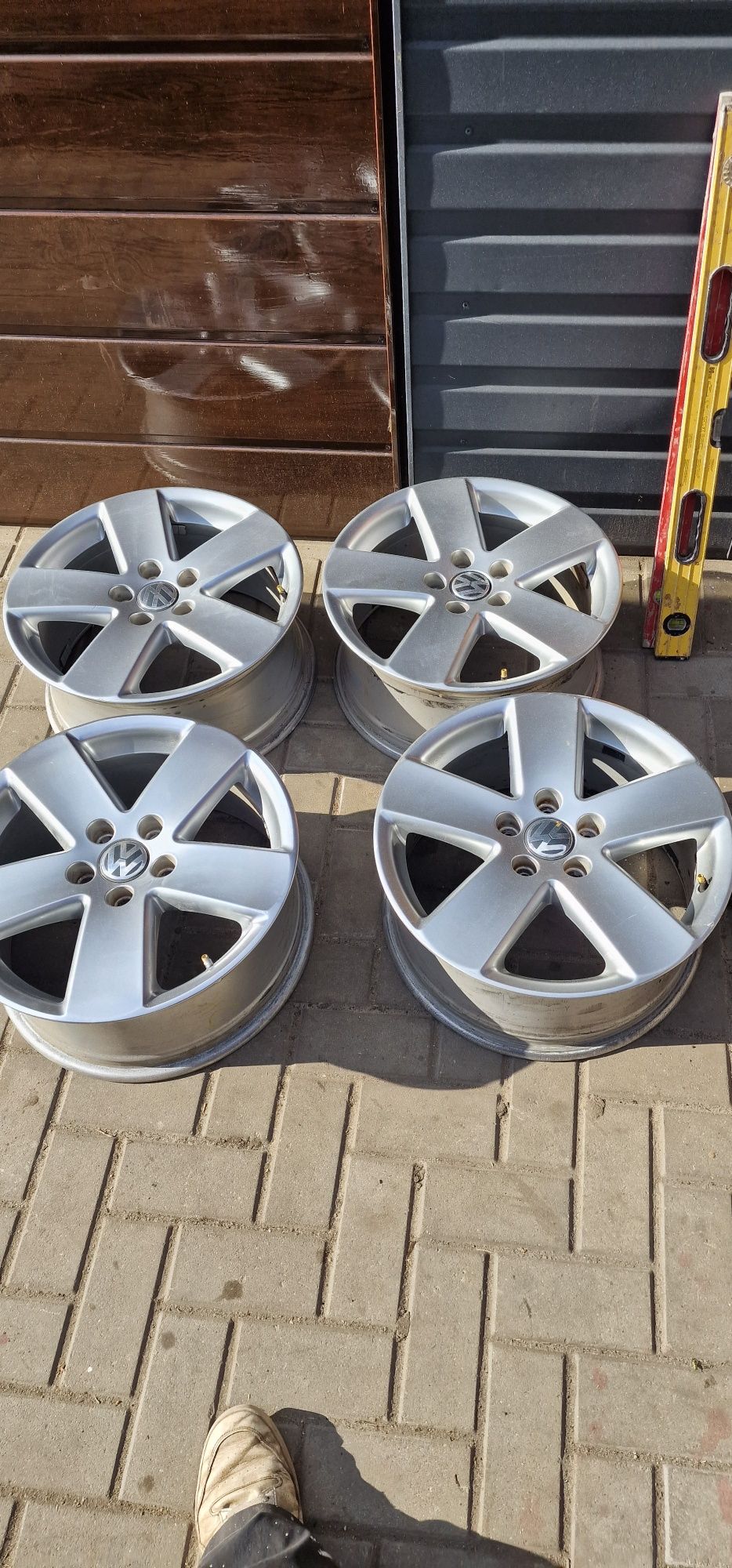 Felgi Aluminiowe Volkswagen Golf V-VI R17 5x112 ET47-7.5J