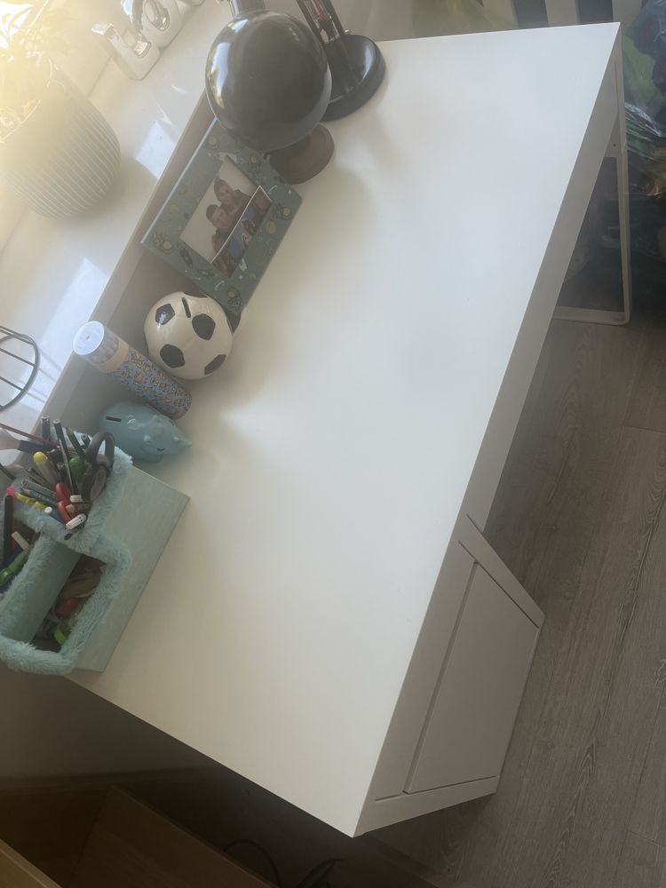Biurko Ikea Micke z szuflada biale