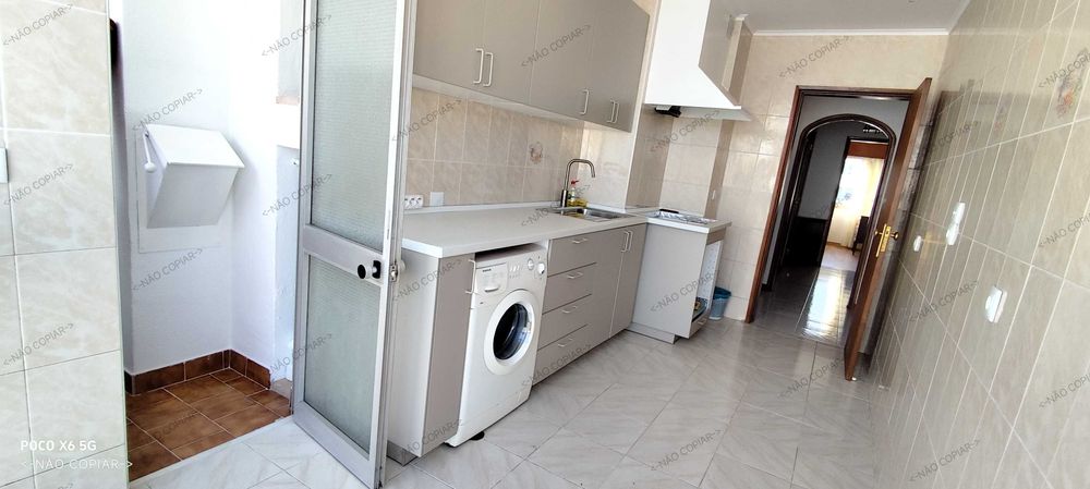 Arrenda-se T2 com sala