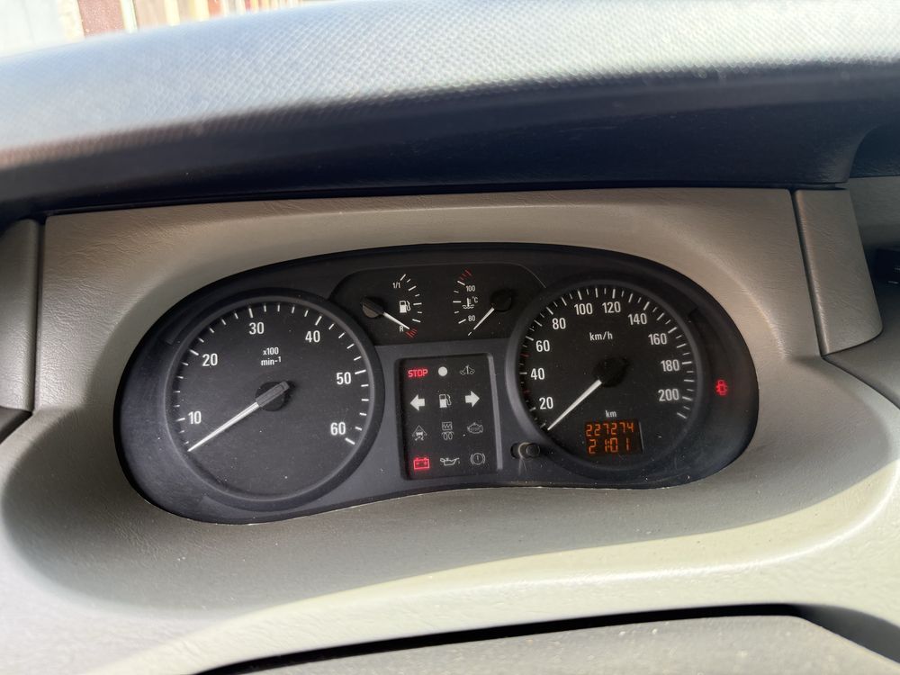 Sprzedam Opel Vivaro 1.9 dci rok produkcji 2004