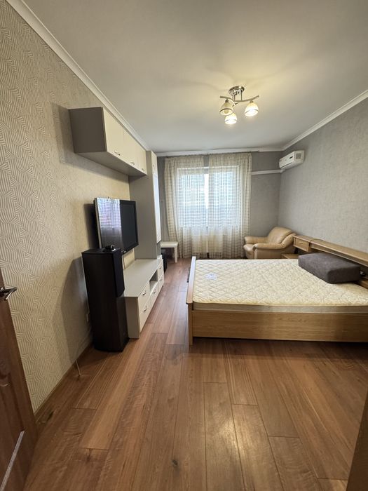 Продаж 1 кімн , Михайла  Донця 2А , Відрадний , Соломʼянка