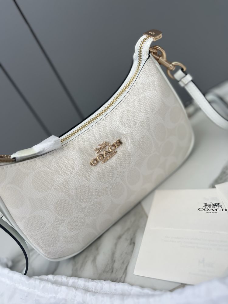 Сумка брендова COACH Teri в біло молочному кольорі