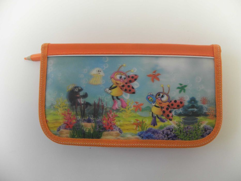 piórnik pomarańczowy z biedronkami