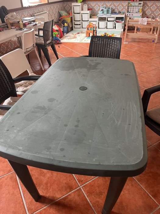 Mesa de jardim com 5 cadeiras