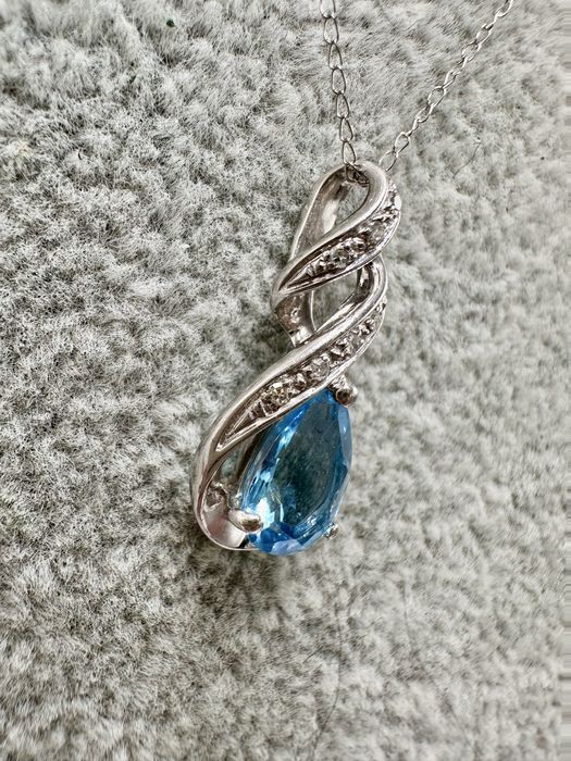 Złoty naszyjnik z topazem 1,15ct i diamentami 0,07ct