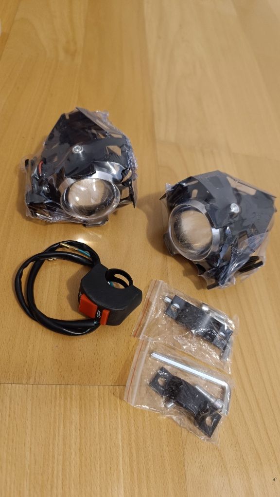 Faróis LED para moto