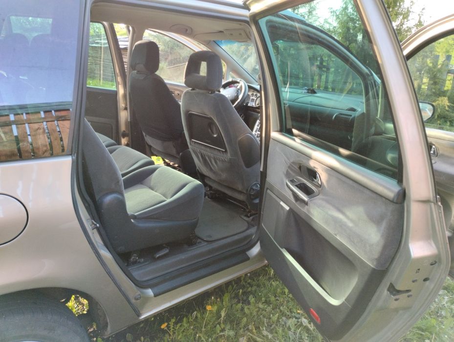 Форд галаксі 2004 року , 1.9 тді 275000 тис. 2800$